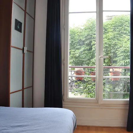 Bright Apt Near Menilmontant Parigi